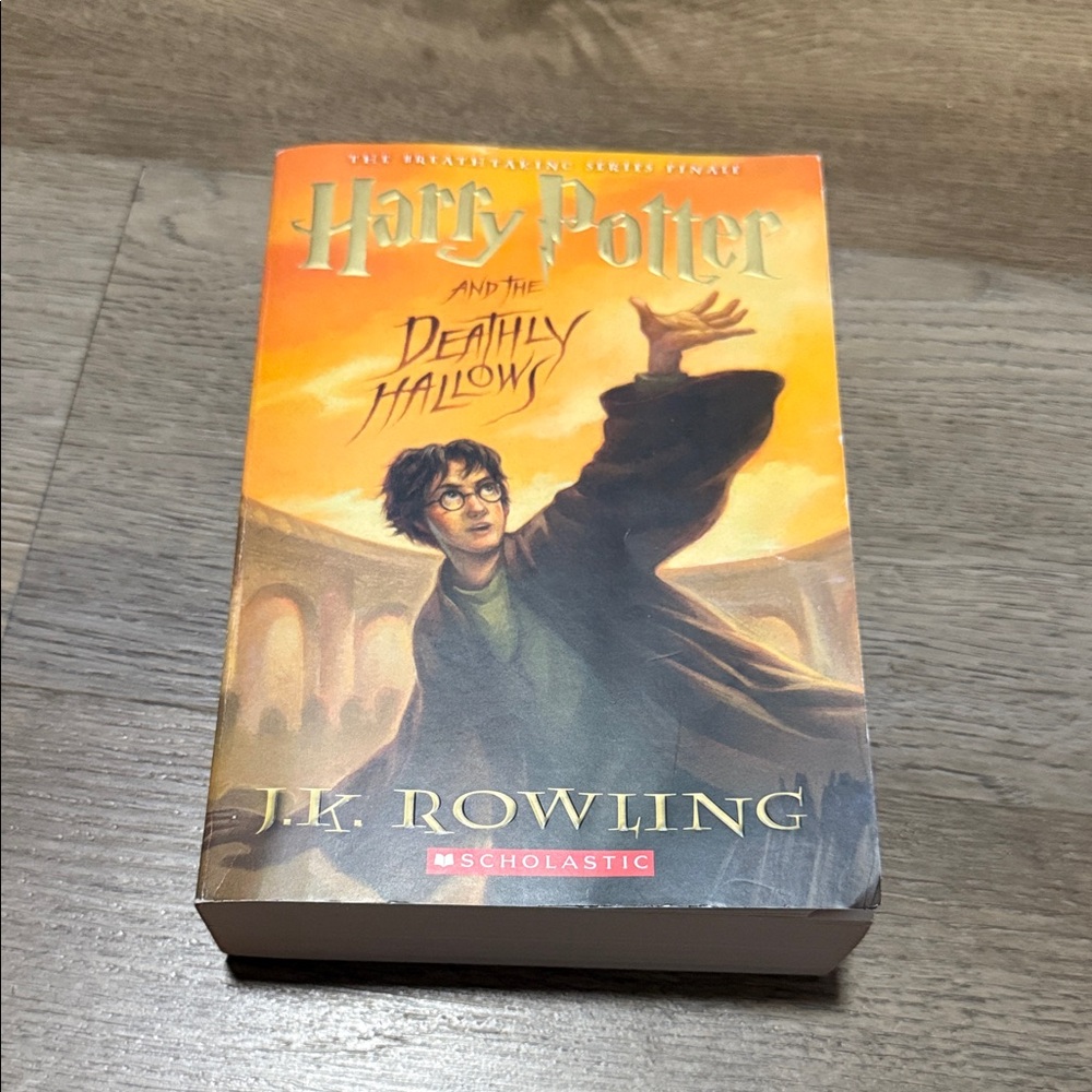Scholastic Harry Potter and the Deathly Hallows - Orange and Yellow Cover